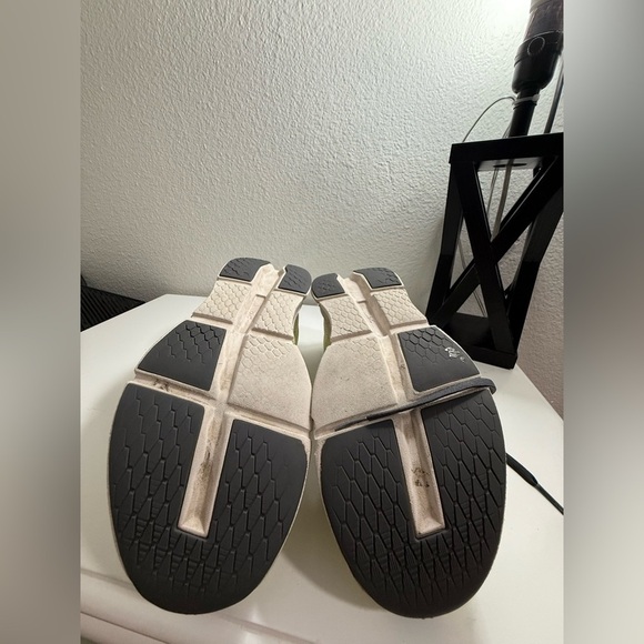 On cloud go men size 10 Shoes in Lime and Black main image 8